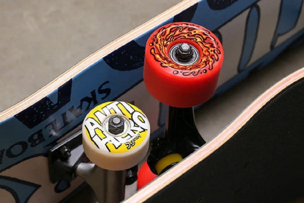 How to fix a crack in a skateboard